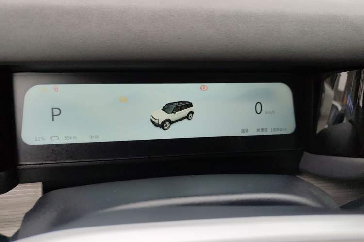 Used iCAR 03 2024 501km Four-wheel Drive Long-Range Advanced Version Odometer Close Up