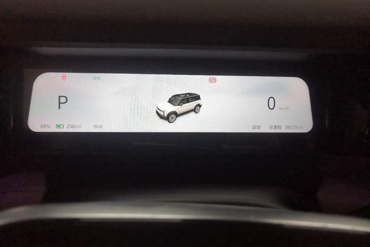 Used iCAR 03 2024 501km Four-wheel Drive Long-Range Advanced Version Odometer Close Up