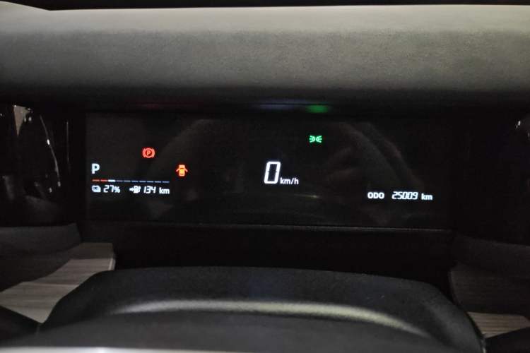 Used iCAR 03 2024 501km Two-Wheel Drive Long-Range Version Odometer Close Up