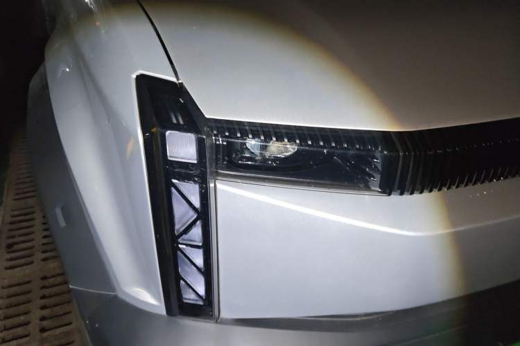 Used iCAR 03 2024 472km Four-Wheel Drive Long-Range Version Right Front Headlight