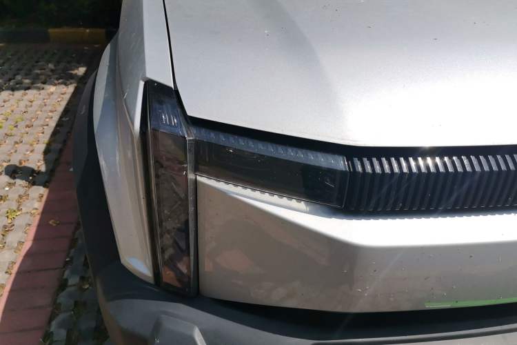 Used iCAR 03 2024 472km Four-Wheel Drive Long-Range Version Right Front Headlight