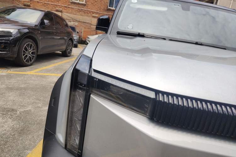 Used iCAR 03 2024 501km Two-Wheel Drive Long-Range Yuechao Edition Right Front Headlight