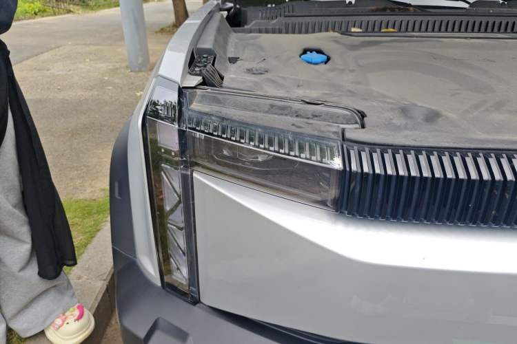 Used iCAR 03 2024 401km Two-Wheel Drive Standard Advanced Version Right Front Headlight