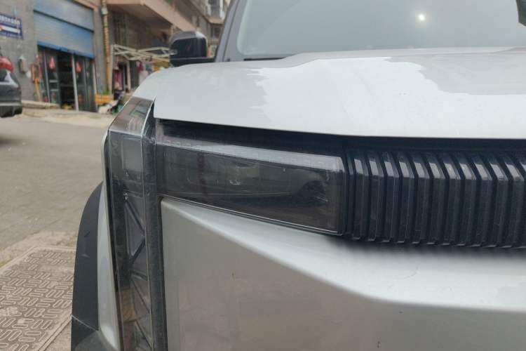 Used iCAR 03 2024 472km Four-wheel Drive Long-Range Yuechao Edition Right Front Headlight