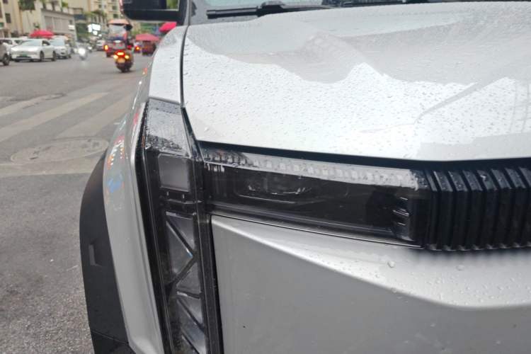 Used iCAR 03 2024 501km Four-wheel Drive Long-range Intelligent Driving Edition Right Front Headlight