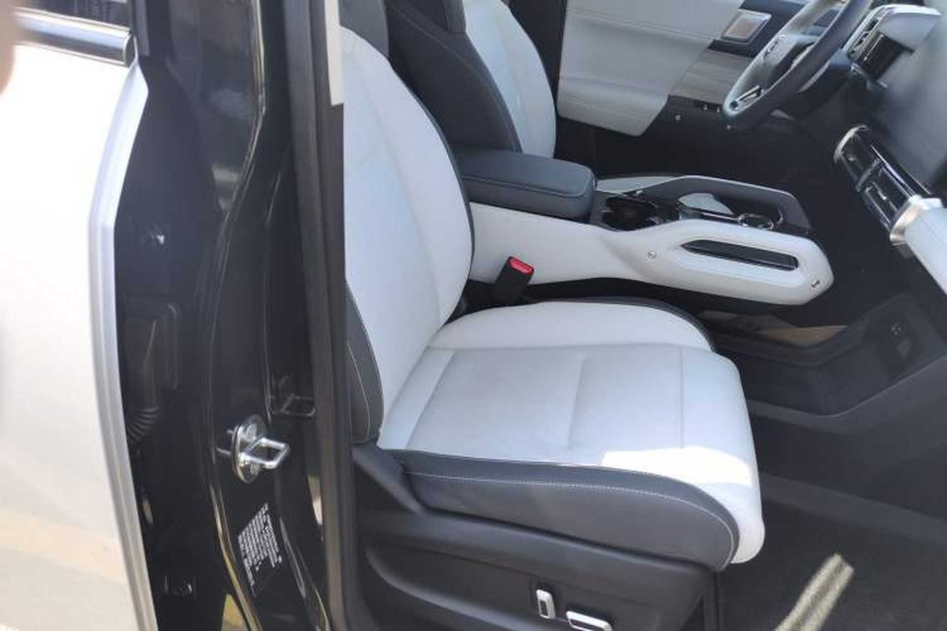 Used iCAR 03 2024 501km Four-wheel Drive Long-Range Advanced Version Right Front Seat