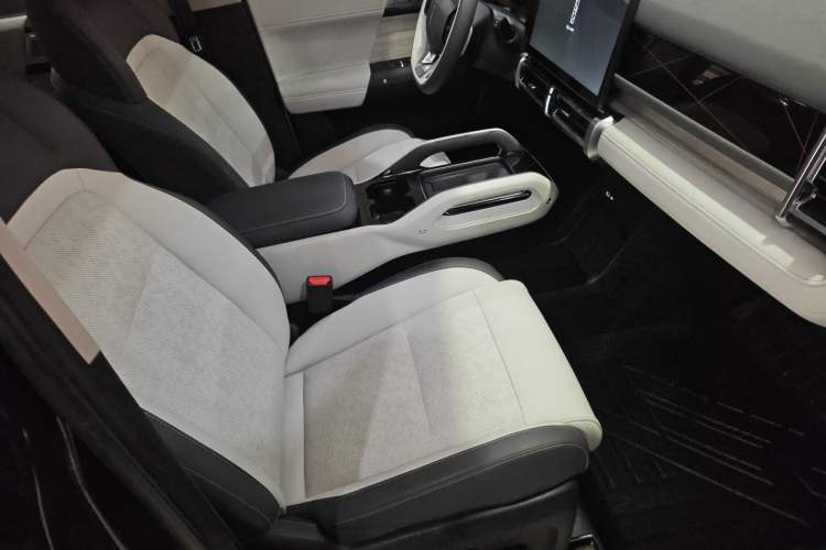 Used iCAR 03 2024 501km Two-Wheel Drive Long-Range Version Right Front Seat