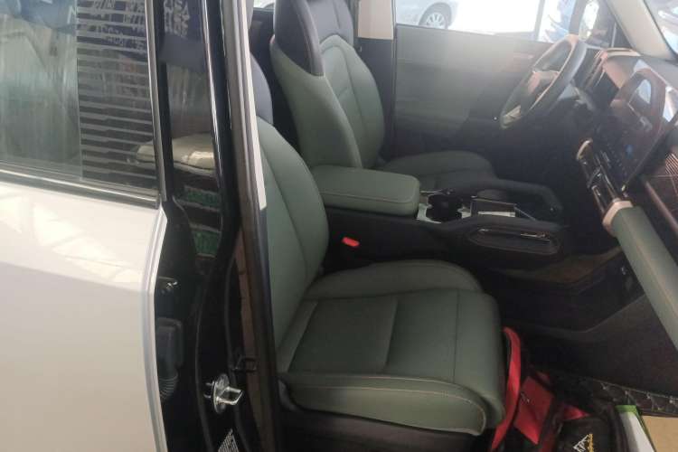 Used iCAR 03 2024 501km Range Two-Wheel Drive Long-Range Smart Trend Edition Right Front Seat