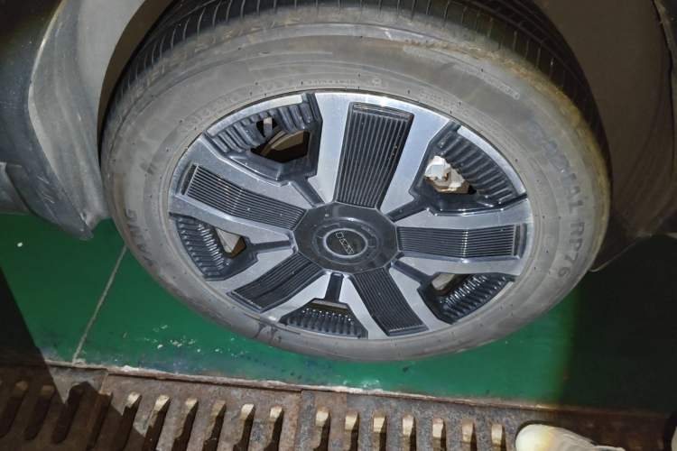 Used iCAR 03 2024 472km Four-Wheel Drive Long-Range Version Right Front Wheel Hub