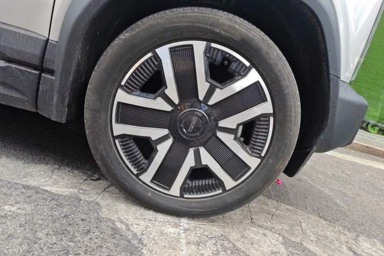 Used iCAR 03 2024 501km Four-wheel Drive Long-range Intelligent Driving Edition Right Front Wheel Hub