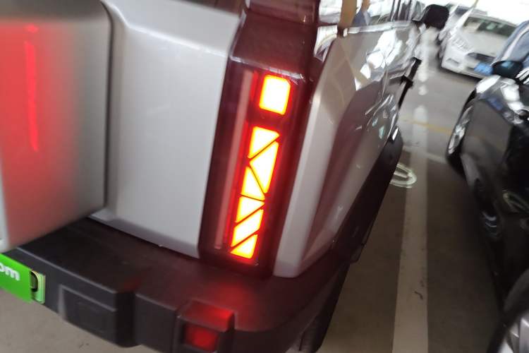 Used iCAR 03 2024 501km Four-wheel Drive Long-range Intelligent Driving Edition Right Rear Taillight