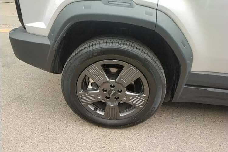Used iCAR 03 2024 401km Two-Wheel Drive Standard Advanced Version Right Rear Wheel Hub