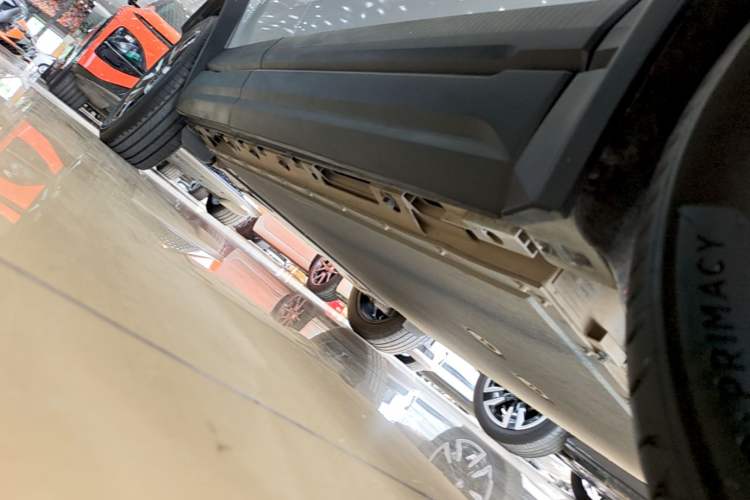 Used iCAR 03 2024 472km Four-Wheel Drive Long-Range Version Right Side Sill