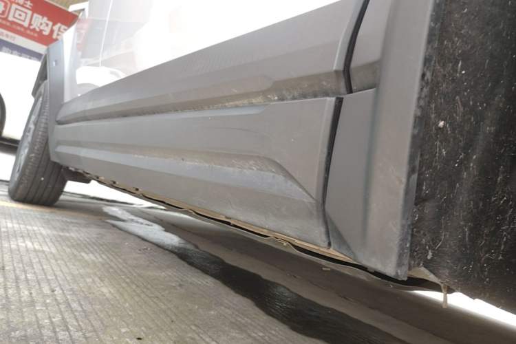 Used iCAR 03 2024 501km Two-Wheel Drive Long-Range Version Right Side Sill