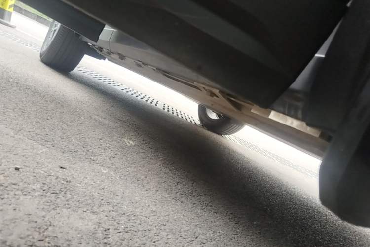 Used iCAR 03 2024 401km Two-Wheel Drive Standard Advanced Version Right Side Sill