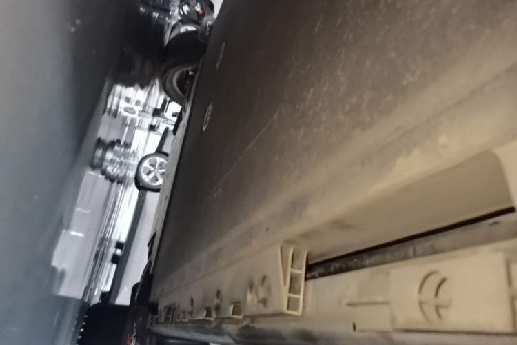 Used iCAR 03 2024 401km Two-Wheel Drive Standard Advanced Version Right Side Sill