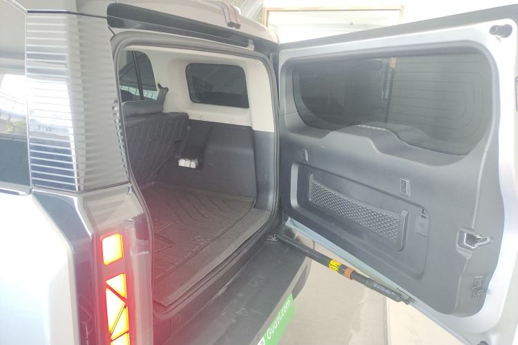 Used iCAR 03  Trunk