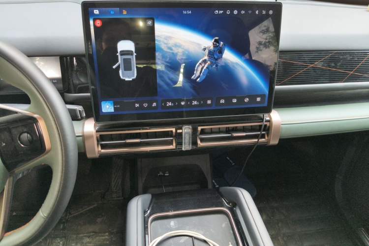 Used iCAR 03 2024 501km Two-Wheel Drive Long-Range Version Audio And AC Panel