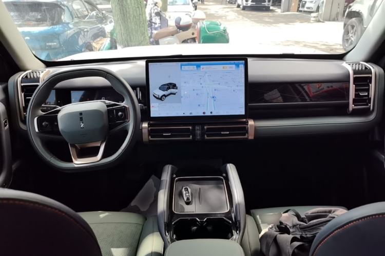 Used iCAR 03 2024 401km Range Two-Wheel Drive Standard Yuechao Version Center Console