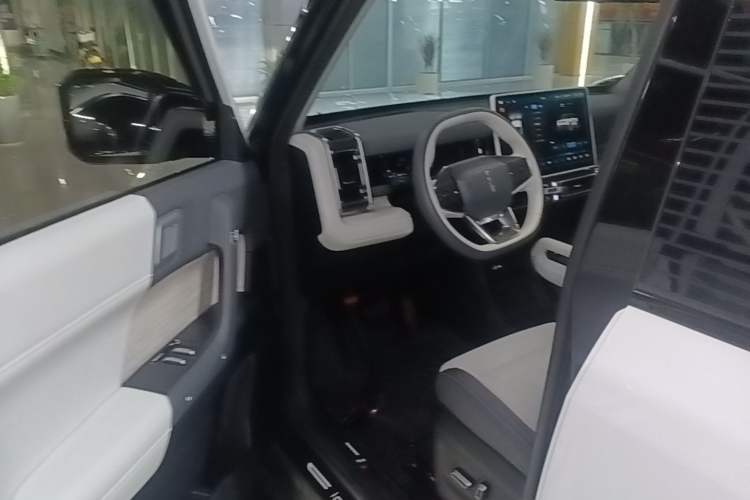 Used iCAR 03 2024 501km Two-Wheel Drive Long-Range Version Driver Seat