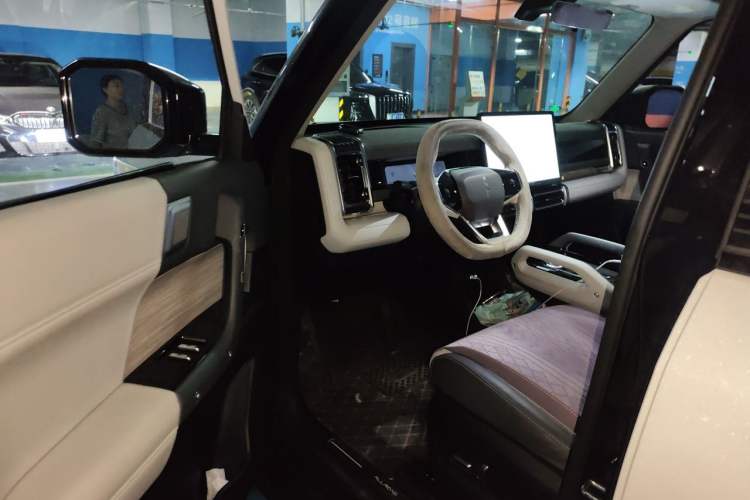 Used iCAR 03 2024 472km Four-Wheel Drive Long-Range Version Driver Seat