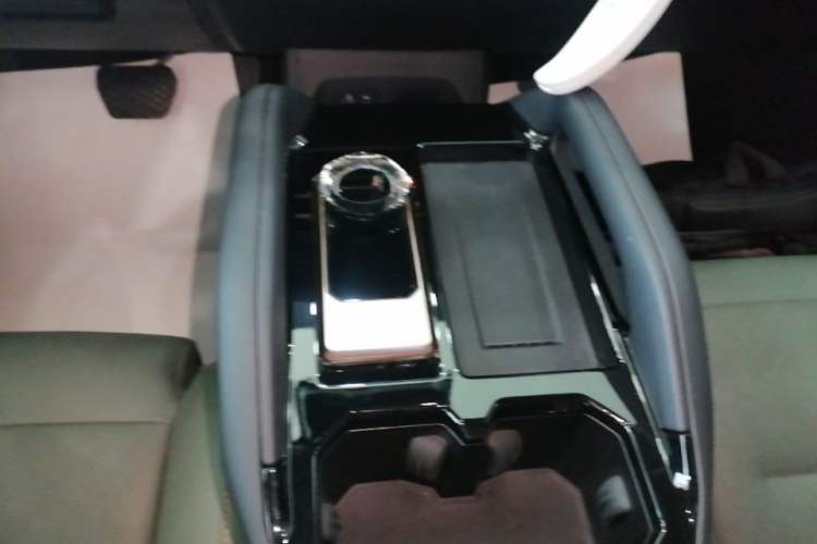 Used iCAR 03 2024 501km Four-wheel Drive Long-range Intelligent Driving Edition Gear Lever