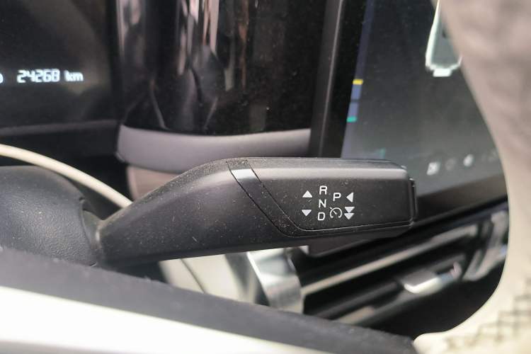 Used iCAR 03 2024 501km Two-Wheel Drive Long-Range Version Gear Lever