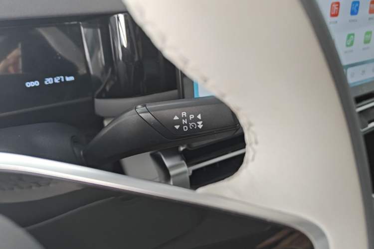 Used iCAR 03 2024 401km Two-Wheel Drive Standard Advanced Version Gear Lever