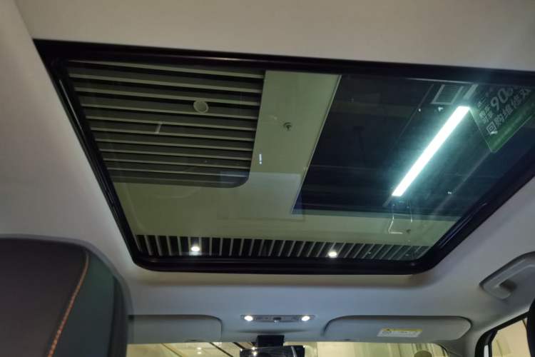 Used iCAR 03 2024 401km Range Two-Wheel Drive Standard Yuechao Version Headliner