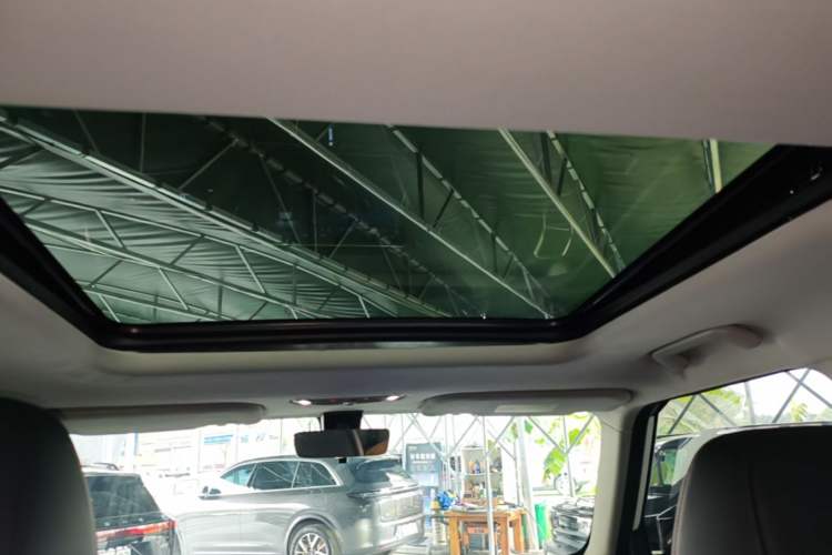 Used iCAR 03 2024 401km Two-Wheel Drive Standard Advanced Version Headliner