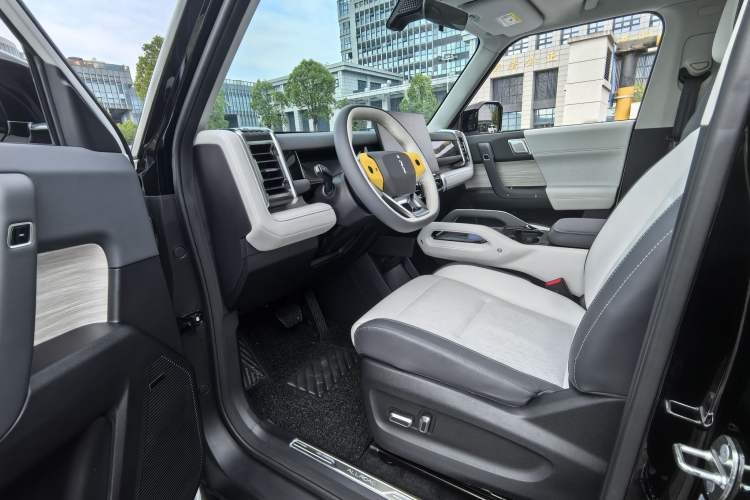 Used iCAR 03 2024 401km Two-Wheel Drive Standard Advanced Version Interior 1