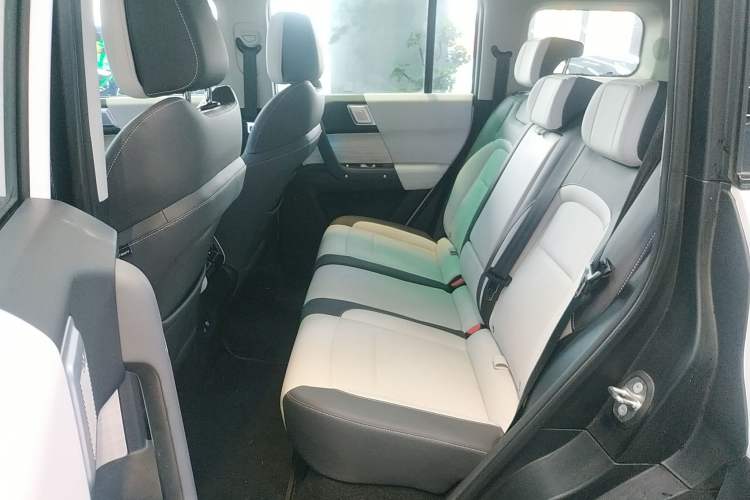 Used iCAR 03 2024 472km Four-Wheel Drive Long-Range Intelligent Advanced Version Interior 4