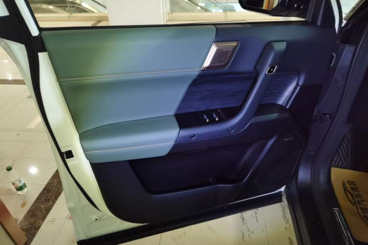 Used iCAR 03 2024 401km Range Two-Wheel Drive Standard Yuechao Version Interior 7