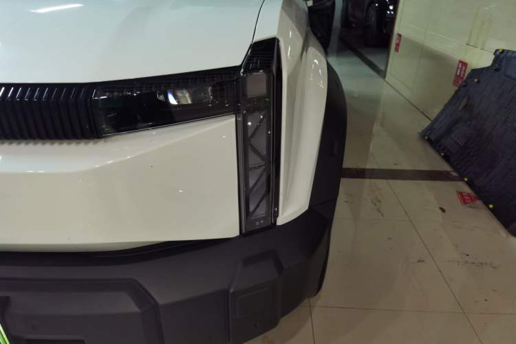 Used iCAR 03 2024 401km Range Two-Wheel Drive Standard Yuechao Version Left Front Headlight