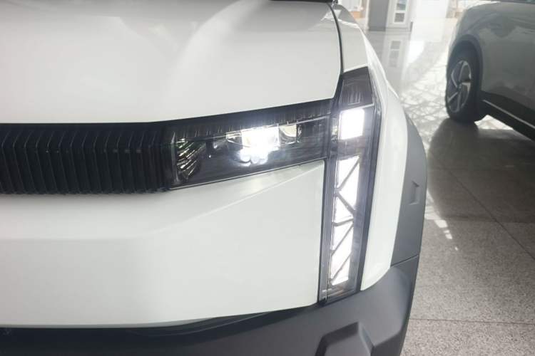Used iCAR 03 2024 401km Two-Wheel Drive Standard Advanced Version Left Front Headlight