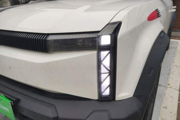 Used iCAR 03 2024 401km Two-Wheel Drive Standard Advanced Version Left Front Headlight