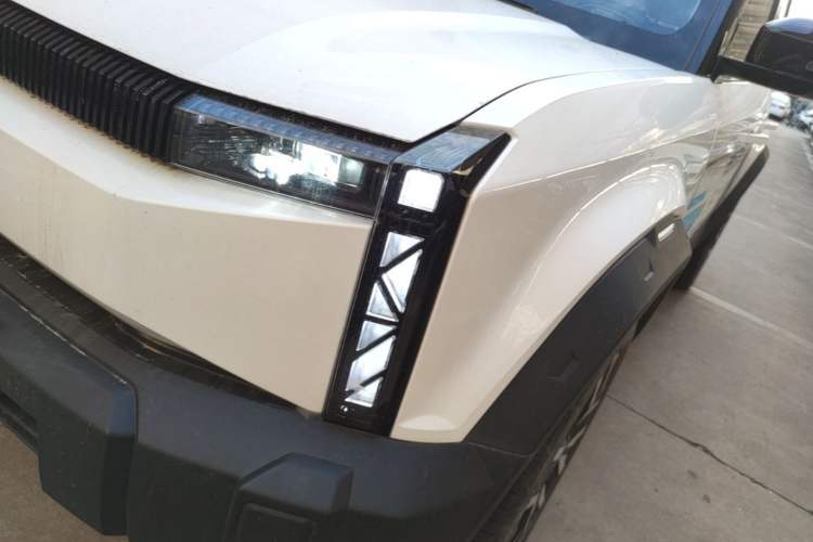 Used iCAR 03 2024 501km Four-wheel Drive Long-Range Advanced Version Left Front Headlight