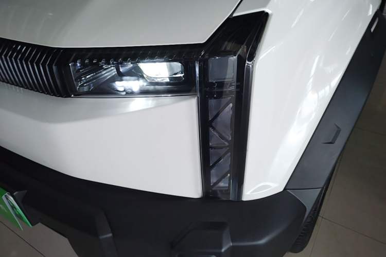 Used iCAR 03 2024 401km Two-Wheel Drive Standard Advanced Version Left Front Headlight