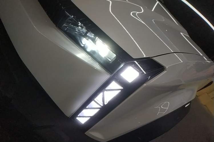 Used iCAR 03 2024 501km Two-Wheel Drive Long-Range Version Left Front Headlight