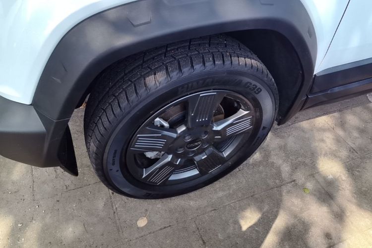 Used iCAR 03 2024 401km Range Two-Wheel Drive Standard Yuechao Version Left Front Wheel Hub