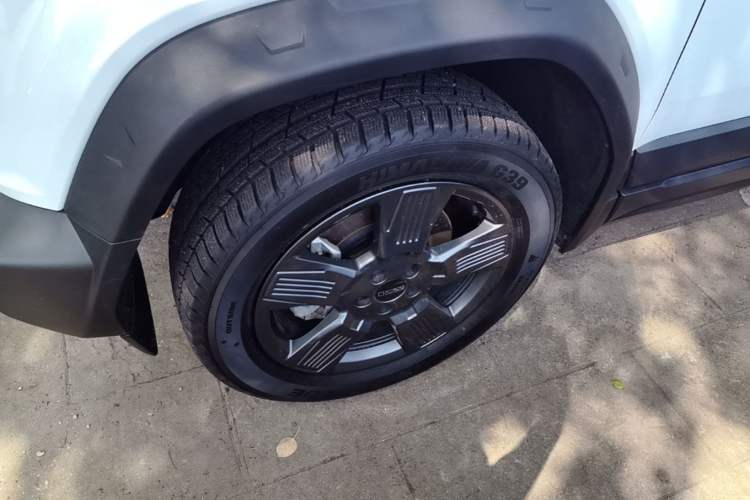 Used iCAR 03 2024 401km Range Two-Wheel Drive Standard Yuechao Version Left Front Wheel Hub