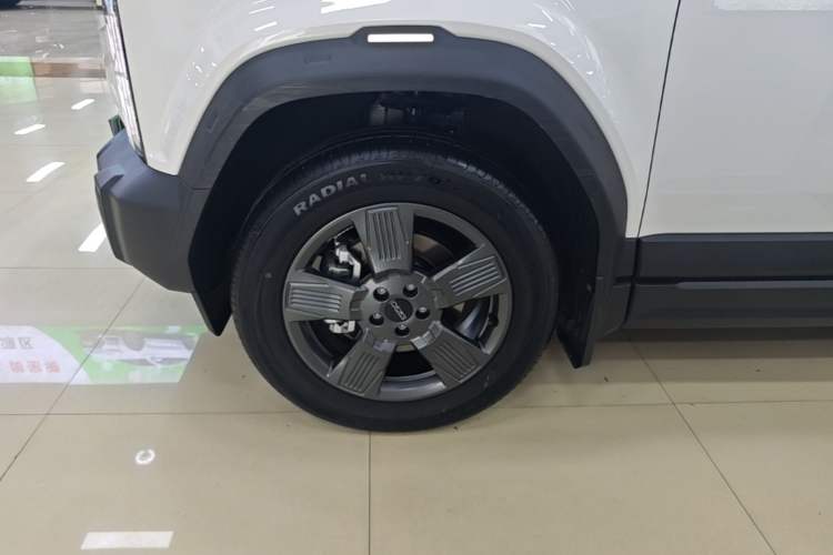 Used iCAR 03 2024 401km Two-Wheel Drive Standard Advanced Version Left Front Wheel Hub