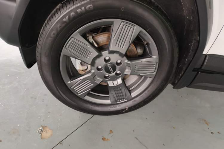 Used iCAR 03 2024 401km Two-Wheel Drive Standard Advanced Version Left Front Wheel Hub