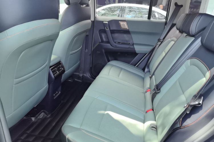 Used iCAR 03 2024 401km Range Two-Wheel Drive Standard Yuechao Version Left Rear Seat