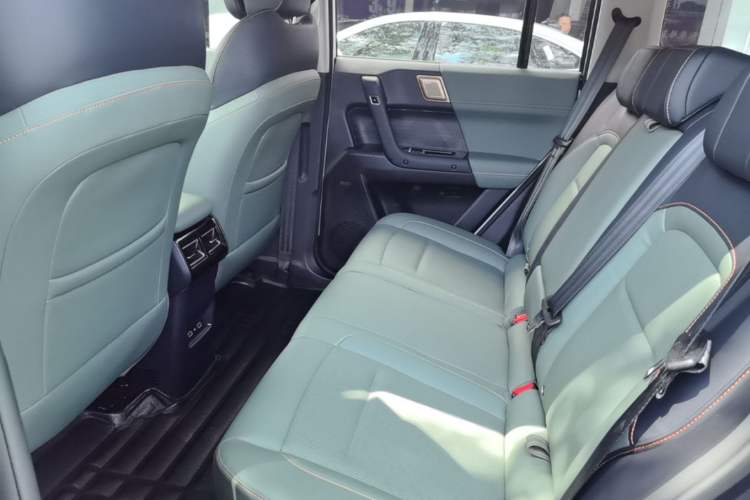 Used iCAR 03 2024 401km Range Two-Wheel Drive Standard Yuechao Version Left Rear Seat