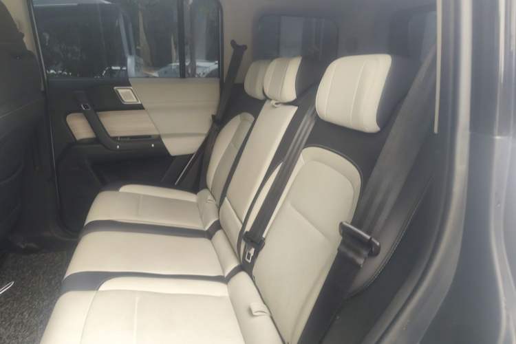 Used iCAR 03 2024 501km Two-Wheel Drive Long-Range Version Left Rear Seat