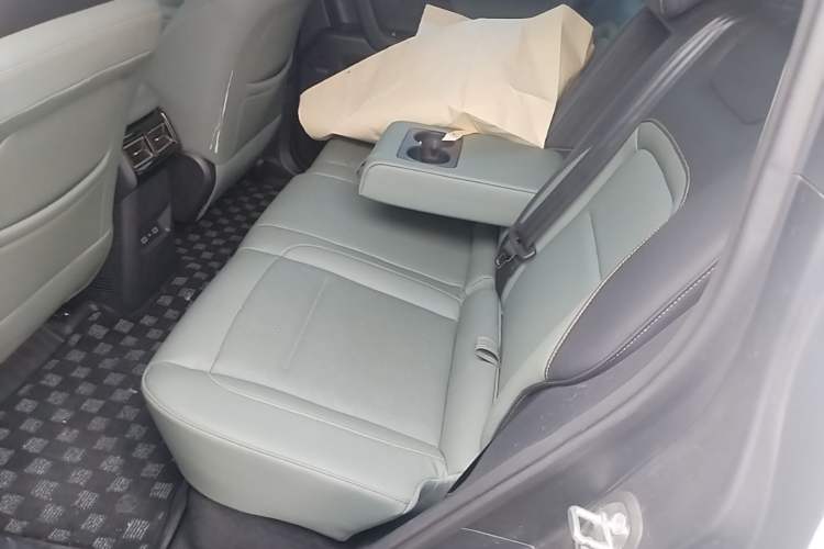 Used iCAR 03 2024 501km Range Two-Wheel Drive Long-Range Smart Trend Edition Left Rear Seat