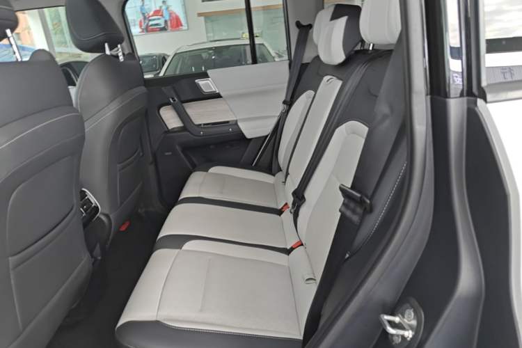 Used iCAR 03 2024 401km Two-Wheel Drive Standard Advanced Version Left Rear Seat