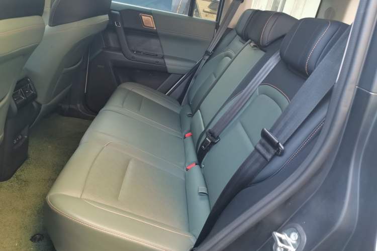 Used iCAR 03 2024 401km Two-Wheel Drive Standard Advanced Version Left Rear Seat