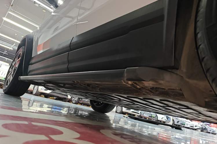 Used iCAR 03 2024 501km Four-wheel Drive Long-range Intelligent Driving Edition Left Side Sill